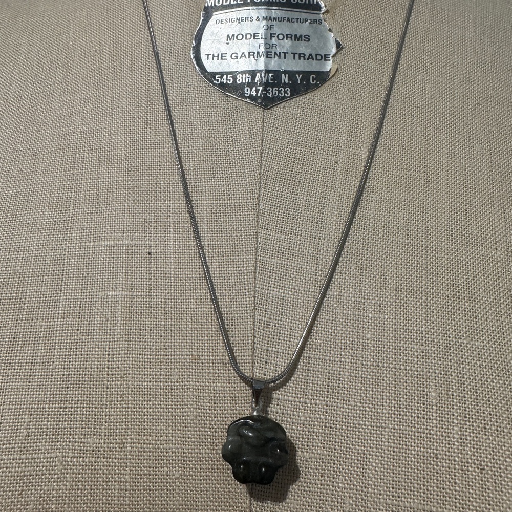 NWOT Labradorite paw print silver cable necklace.